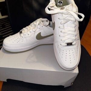 Nike Air Force 1 ‘07 - White and Olive Sneakers